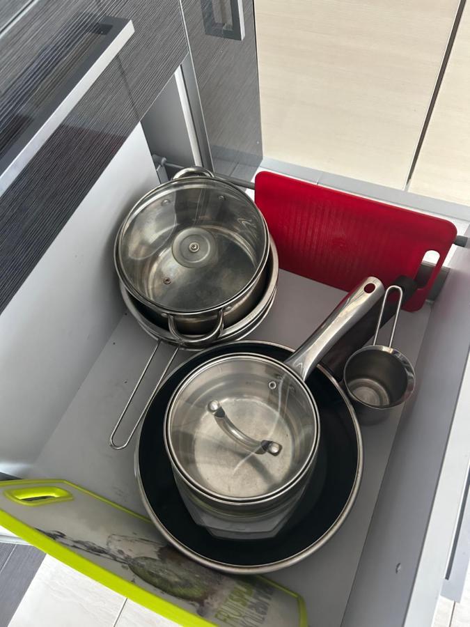 Нова Затишна Квартира Студіо Плюс Спальня Біля Метро Житомирська Kijev Kültér fotó